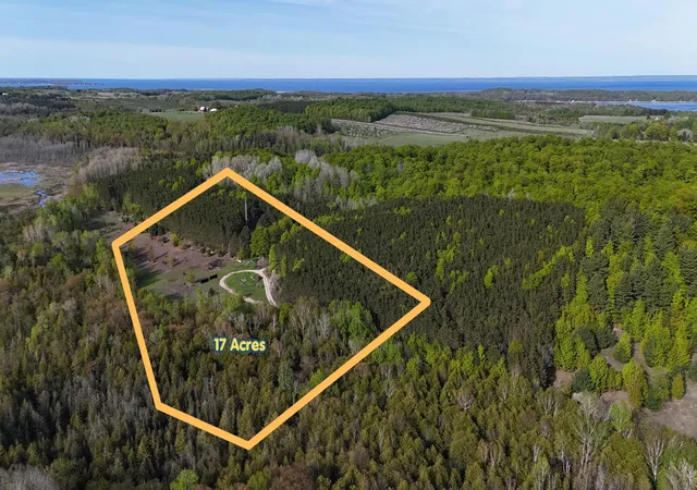 Homes for sale in Leelanau Township Leelanau, MI | 10953 E Pobuda Rd, Leelanau Township Leelanau, MI 49682 | MLS# 78080069456