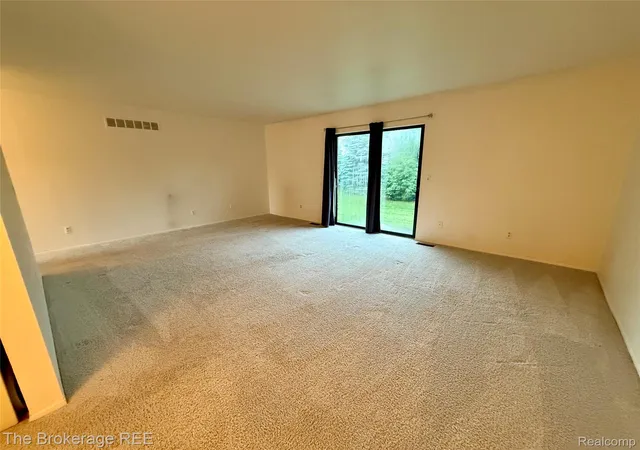Listing Photo 4 - Condo for sale in building located at 37830 Erna Dr, Sterling Heights, MI 48312