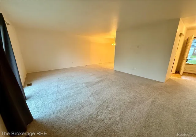 Listing Photo 5 - Condo for sale in building located at 37830 Erna Dr, Sterling Heights, MI 48312