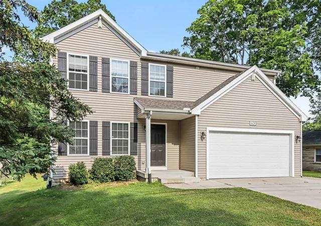 Photo 2 of Single family home for sale at 4428 Bronson Blvd, Kalamazoo, MI 49008 | MLS# 66026028219 | Listing updated on 2026-09-17
