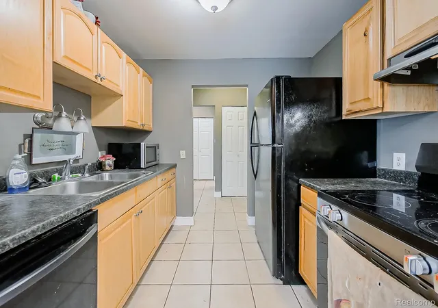 Photo 2 of Condo for sale at 635 E Fox Hills Dr, Bloomfield Hills, MI 48304 | MLS# 20261043203 | Listing updated on 2026-09-15
