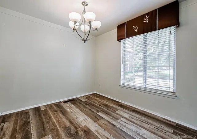 Photo 4 of Condo for sale at 635 E Fox Hills Dr, Bloomfield Hills, MI 48304 | MLS# 20261043203 | Listing updated on 2026-09-15