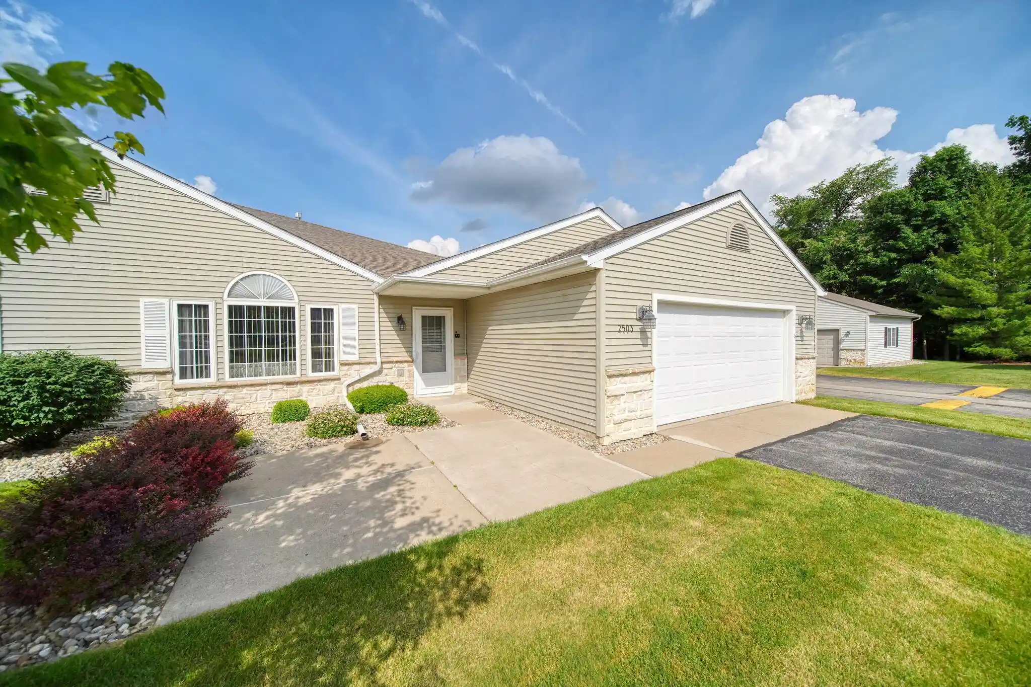 Listing Photo 40 - Condo for sale in 2503 Lakewood Dr located at 2503 Lakewood Dr, Adrian, MI 49221 - Unit 2503 Lakewood Dr