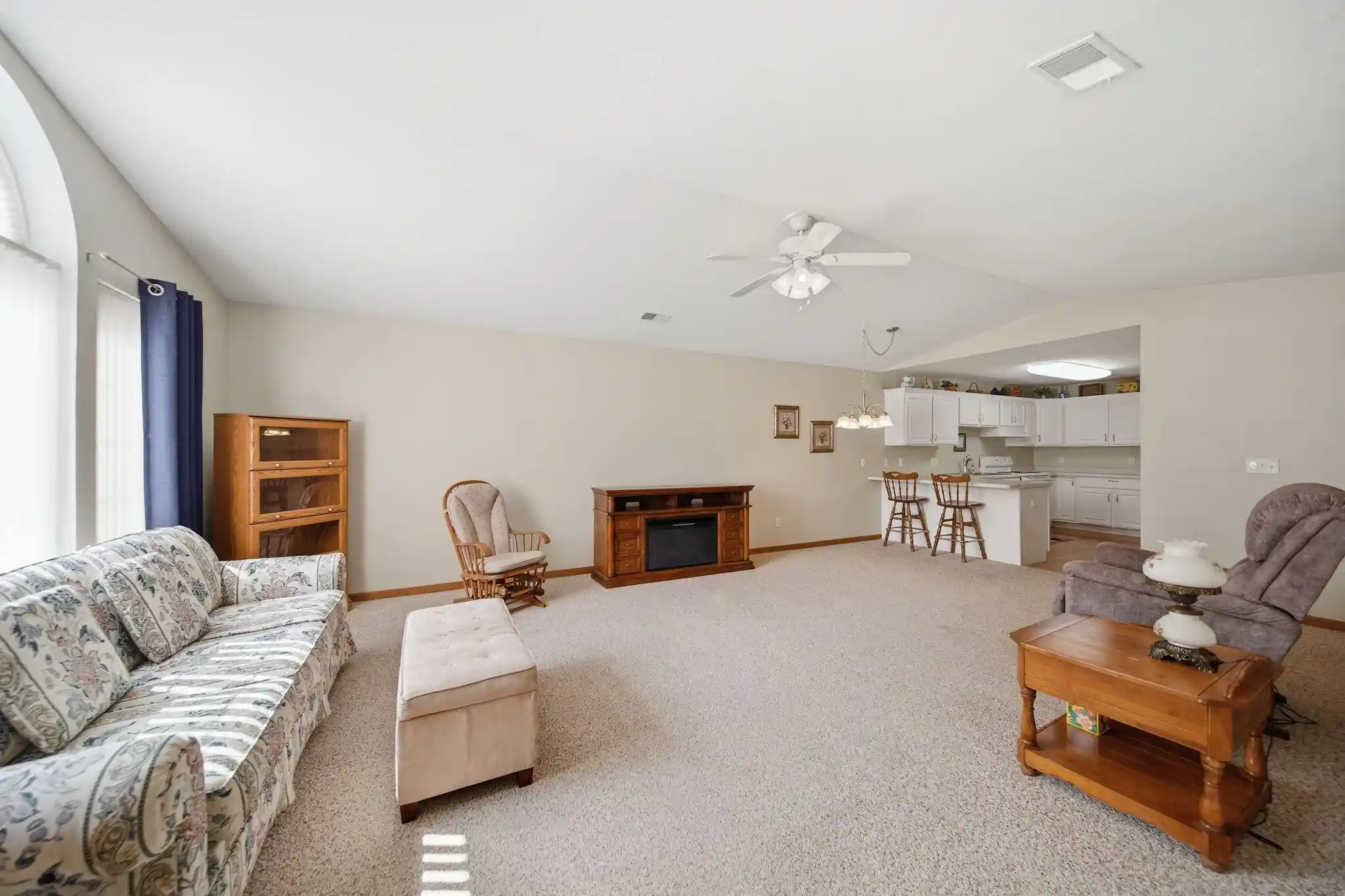 Listing Photo 2 - Condo for sale in 2503 Lakewood Dr located at 2503 Lakewood Dr, Adrian, MI 49221 - Unit 2503 Lakewood Dr