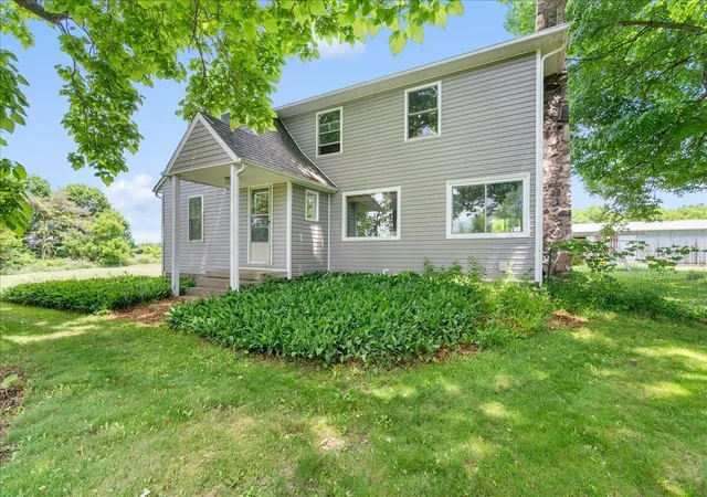 Photo 2 of Single family home for sale at 975 Elliott Rd, Fowlerville, MI 48836 | MLS# 81026028231 | Listing updated on 2026-07-06