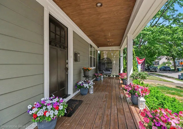 Photo 2 of Single family home for sale at 501 N Kenwood Ave, Royal Oak, MI 48067 | MLS# 20261043279 | Listing updated on 2026-07-08