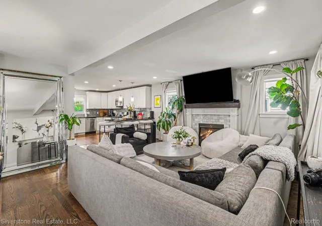 Photo 3 of Single family home for sale at 501 N Kenwood Ave, Royal Oak, MI 48067 | MLS# 20261043279 | Listing updated on 2026-07-08