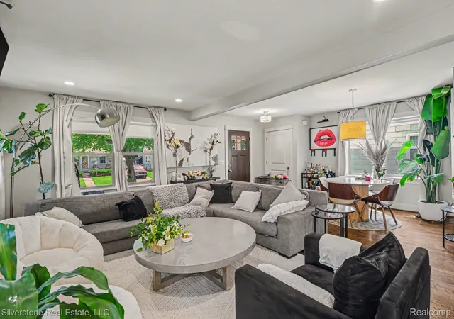 Photo 4 of Single family home for sale at 501 N Kenwood Ave, Royal Oak, MI 48067 | MLS# 20261043279 | Listing updated on 2026-07-08