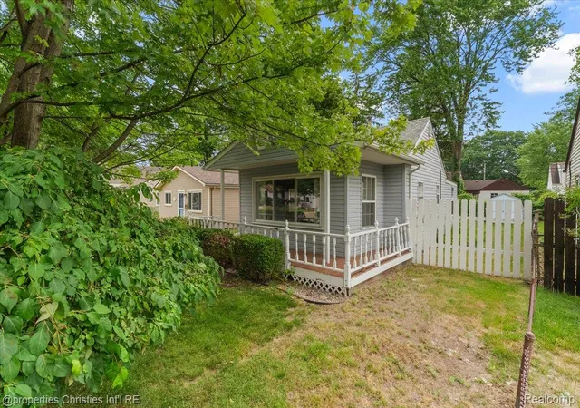 Photo 4 of Single family home for sale at 27428 Townley St, Madison Heights, MI 48071 | MLS# 20261043293 | Listing updated on 2026-09-18