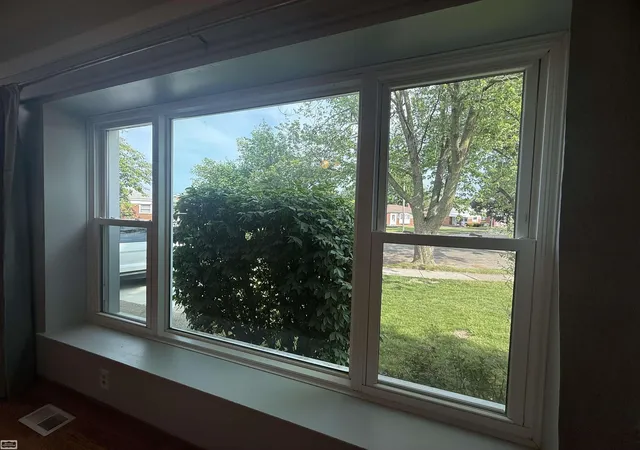 Photo 3 of Single family home for sale at 26093 La Salle Ct St, Roseville, MI 48066 | MLS# 58050210821 | Listing updated on 2026-08-18