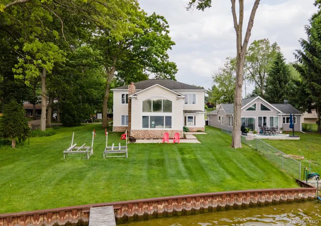 Photo 1 of Single family home for sale at 3831 Woodland Dr, Highland, MI 48356 | MLS# 20261043297 | Listing updated on 2026-08-04