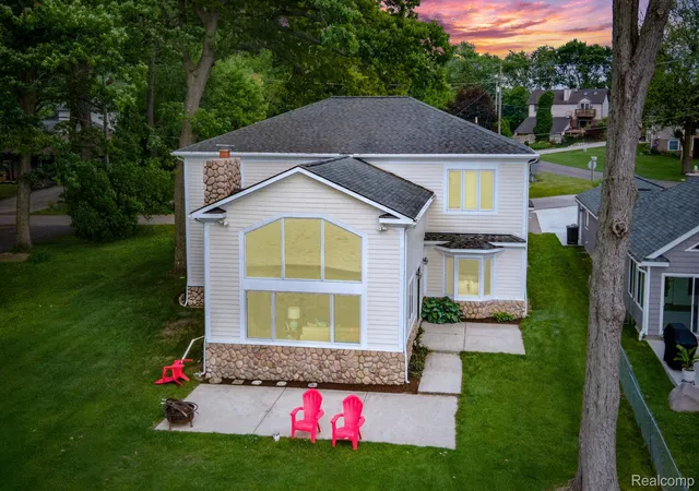 Photo 2 of Single family home for sale at 3831 Woodland Dr, Highland, MI 48356 | MLS# 20261043297 | Listing updated on 2026-08-04