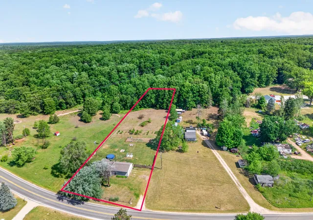 3rd image of 4717 E Fillmore Rd, White Cloud, MI 49349 | MLS# 72026028319