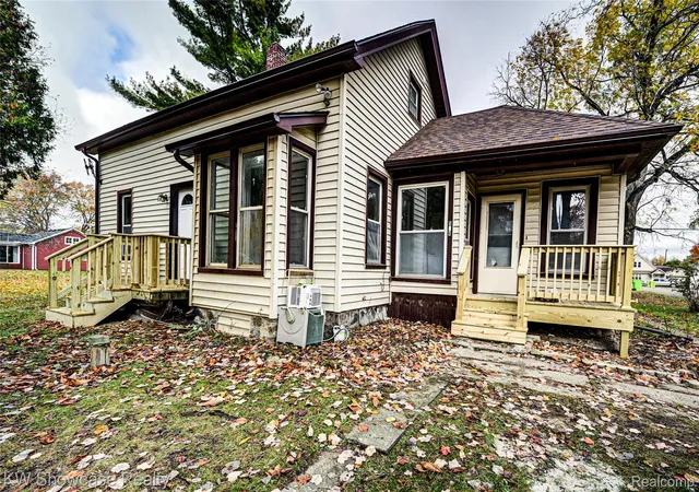 Photo 2 of Single family home for sale at 504 2nd Street, Oxford, MI 48371 | MLS# 20261043367 | Listing updated on 2026-07-07