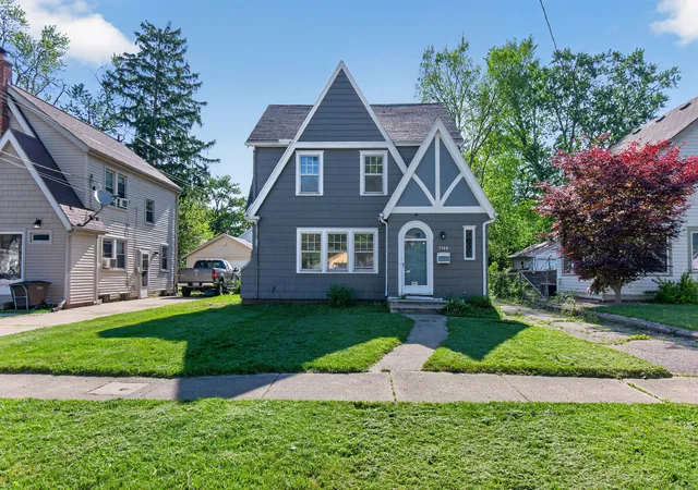 Photo 1 of Single family home for sale at 1109 S Webster St, Jackson, MI 49203 | MLS# 55026028383 | Listing updated on 2026-08-03