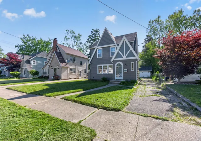 Photo 2 of Single family home for sale at 1109 S Webster St, Jackson, MI 49203 | MLS# 55026028383 | Listing updated on 2026-08-03