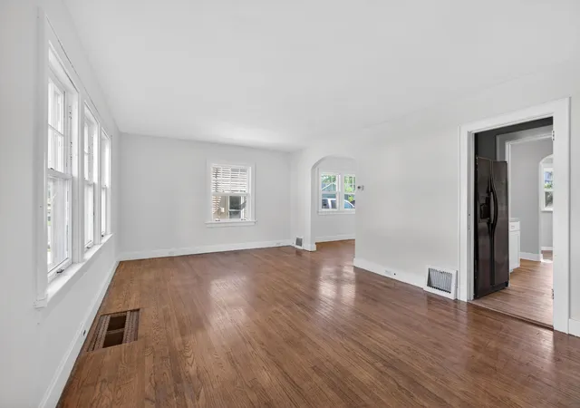 Photo 4 of Single family home for sale at 1109 S Webster St, Jackson, MI 49203 | MLS# 55026028383 | Listing updated on 2026-08-03