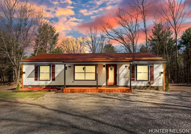 Photo 2 of Single family home for sale at 3088 Central Rd, Muskegon, MI 49445 | MLS# 71026028381 | Listing updated on 2026-06-10