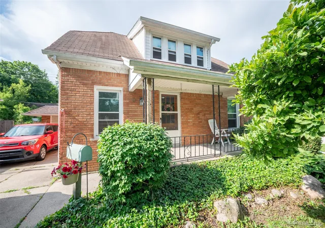 Photo 1 of Sale Pending at 11 Leonore St, Mount Clemens, MI 48043 | MLS# 20261043456 | Listing updated on 2026-07-07