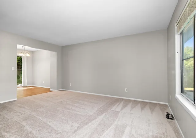 4th image of 2957 Englewood Ave SE, Grand Rapids, MI 49508 | MLS# 65026028415