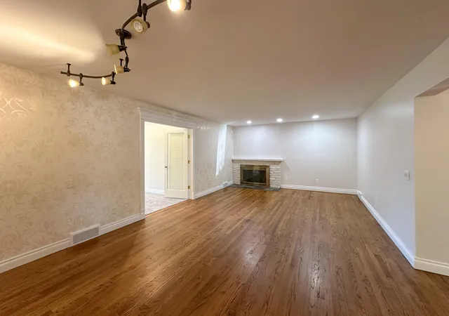 4th image of 21203 River Rd, Grosse Pointe Woods, MI 48236 | MLS# 81026028417