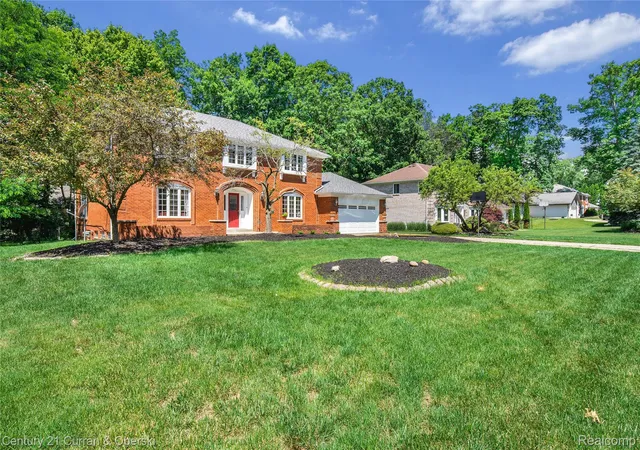 Photo 2 of Single family home for sale at 5994 Glen Eagles Dr, West Bloomfield, MI 48323 | MLS# 20261043517 | Listing updated on 2026-10-09