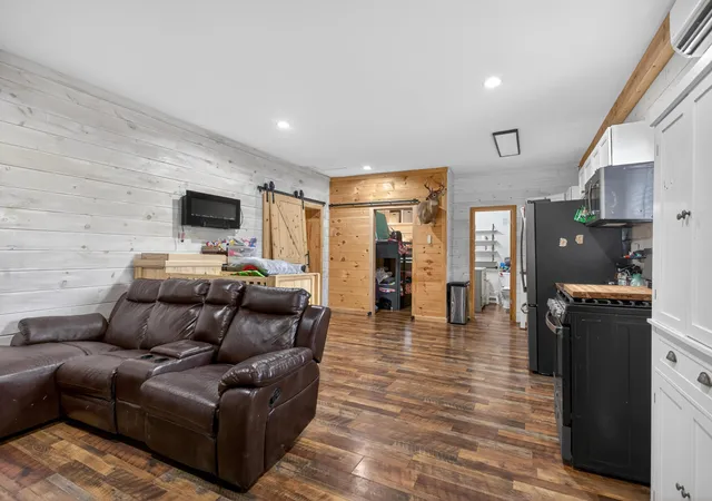 Photo 3 of Single family home for sale at 1284 Maple Grv Rd, Jackson, MI 49201 | MLS# 55026028431 | Listing updated on 2026-06-10