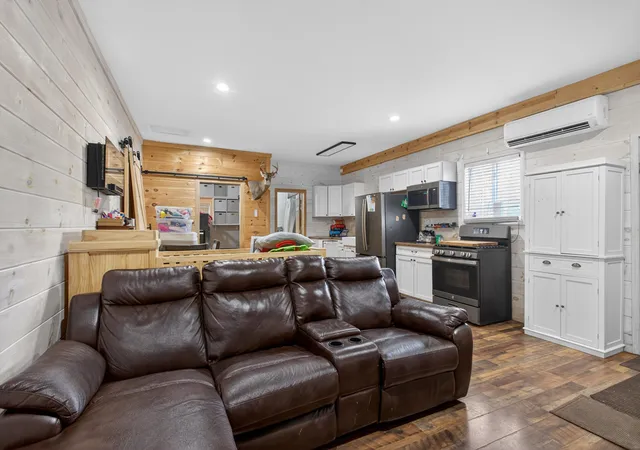 Photo 4 of Single family home for sale at 1284 Maple Grv Rd, Jackson, MI 49201 | MLS# 55026028431 | Listing updated on 2026-06-10