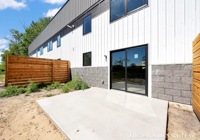 2nd image of 1500 Kooiman Ave, Grand Haven, MI 49417