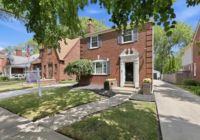 2nd image of 456 Manor St, Grosse Pointe Farms, MI 48236 | MLS# 81026028437