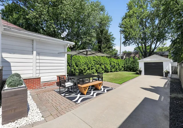 5th image of 456 Manor St, Grosse Pointe Farms, MI 48236 | MLS# 81026028437