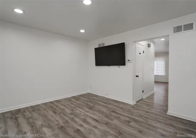 Listing Photo 2 - Condo for sale in building located at 36650 Park Pl Dr, Macomb, MI 48310 - Unit #51