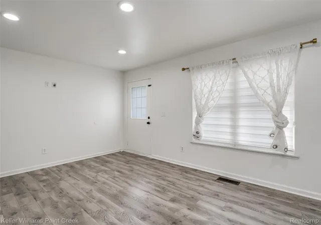 Listing Photo 4 - Condo for sale in building located at 36650 Park Pl Dr, Macomb, MI 48310 - Unit #51