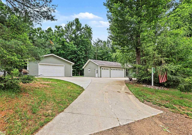 Photo 3 of Single family home for sale at 7903 Macatawa Trl, Gaylord, MI 49735 | MLS# 58050210902 | Listing updated on 2026-08-27