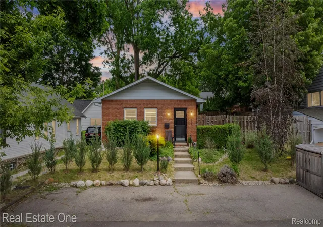 Photo 1 of Single family home for sale at 225 1st Street, Fenton, MI 48430 | MLS# 20261043557 | Listing updated on 2026-08-28