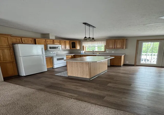 3rd image of 818 Raisin River Rd, Three Rivers, MI 49093 | MLS# 68026028472