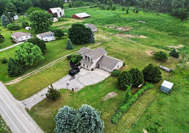 Photo 3 of Single family home for sale at 15530 Snauble Ave NE, Cedar Springs, MI 49319 | MLS# 72026028471 | Listing updated on 2026-09-17