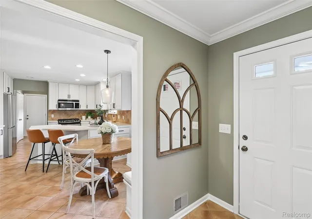 Photo 2 of Single family home for sale at 9787 York Woods Dr, Saline, MI 48176 | MLS# 20261043611 | Listing updated on 2026-09-14