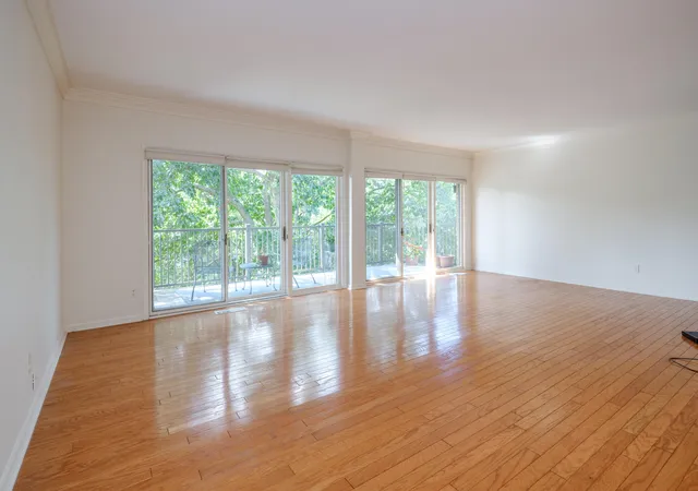 Listing Photo 4 - Condo for sale in building located at 4040 Greenleaf Cir, Kalamazoo, MI 49008 - Unit #409