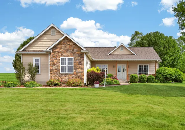 1st image of 1563 Prairie Dr, Saint Joseph, MI 49085 | MLS# 69026028525