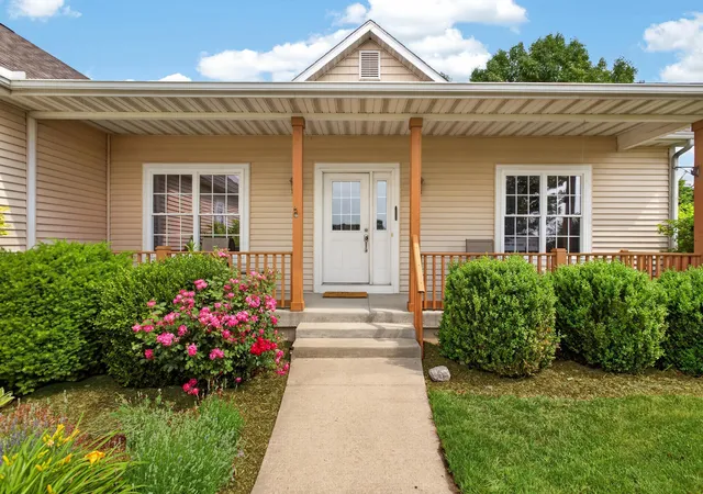 2nd image of 1563 Prairie Dr, Saint Joseph, MI 49085 | MLS# 69026028525