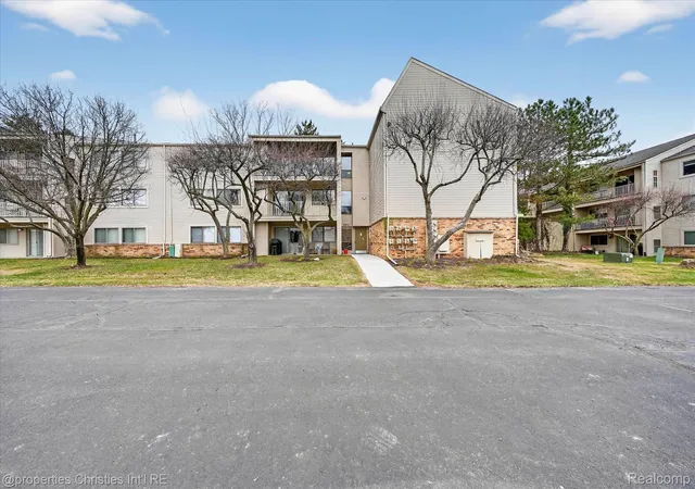 Photo 1 of Sale Pending at 3815 Lone Pine Rd, West Bloomfield Charter Township Oakland, MI 48323 | MLS# 20261043700 | Listing updated on 2026-09-10