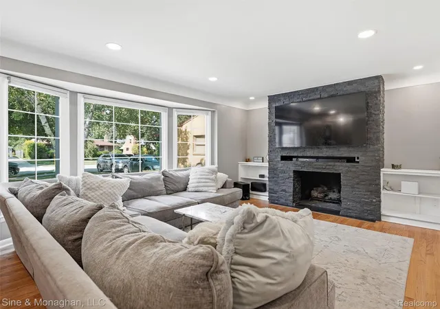 2nd image of 1327 Alicia Ct, Royal Oak, MI 48073 | MLS# 20261043716