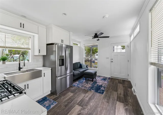 Photo 3 of Single family home for sale at 27 Sunset Ln, Fenton Charter Township Genesee, MI 48430 | MLS# 20261043723 | Listing updated on 2026-09-13