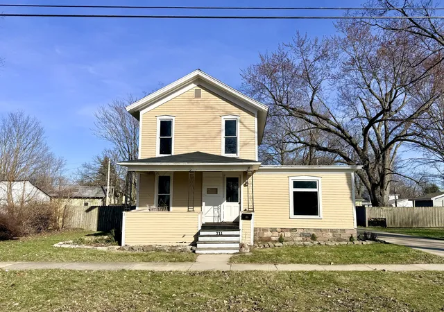 2nd image of 711 Maple St, Three Rivers, MI 49093 | MLS# 68026028583