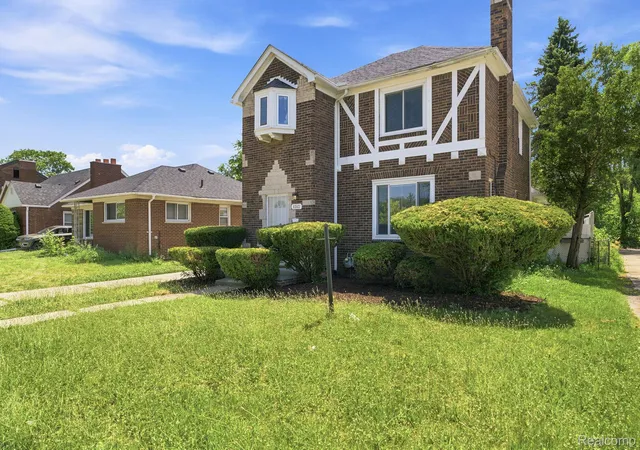Photo 3 of Single family home for sale at 8262 E Outer Dr, Detroit City Wayne, MI 48213 | MLS# 20261043755 | Listing updated on 2026-08-24