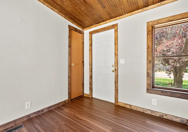 3rd image of 529 Riverside Dr, Battle Creek, MI 49015 | MLS# 64026028596