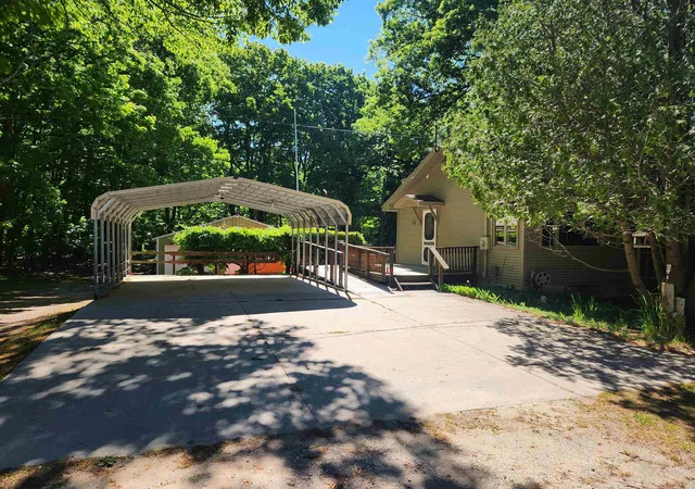 Photo 3 of Single family home for sale at 18219 Northwood Hwy, Arcadia, MI 49613 | MLS# 78080069513 | Listing updated on 2026-08-30