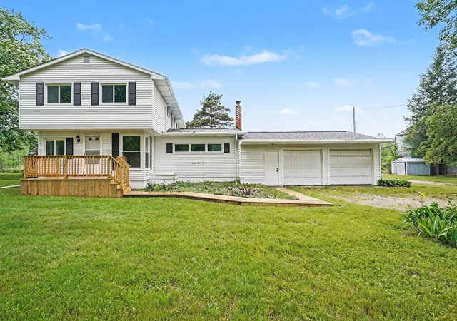 Photo 2 of Single family home for sale at 9700 Fenner Rd, Perry, MI 48872 | MLS# 81026028609 | Listing updated on 2026-08-18