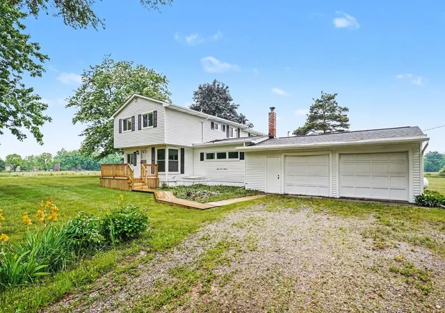 Photo 4 of Single family home for sale at 9700 Fenner Rd, Perry, MI 48872 | MLS# 81026028609 | Listing updated on 2026-08-18